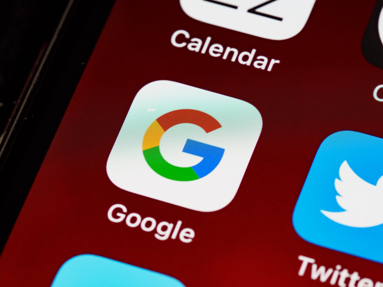 Apple e Google removeram aplicativos na Rússia, mas você sabe o porquê? Confira